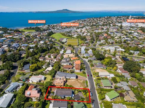 24 Bevyn Street, Castor Bay