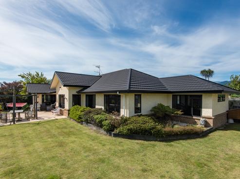 13 Hollybush Drive, Brightwater