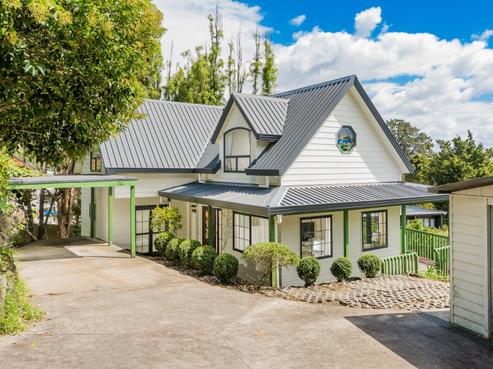 2/32B Verbena Road, Birkdale