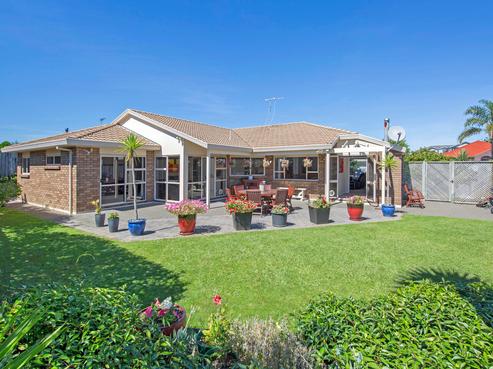18 Bob Charles Drive, Golflands