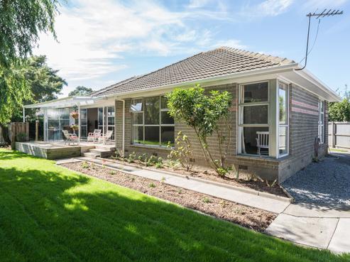 43 Damien Place, Bromley