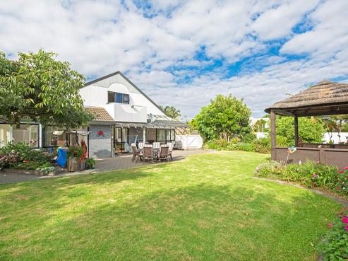 27 Bob Charles Drive, Golflands