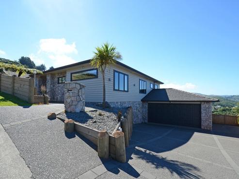 8 Winifred Way, Belmont