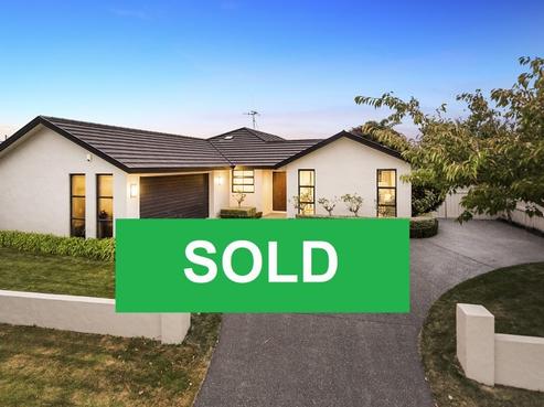 4 Ravenscourt Place, Huntington