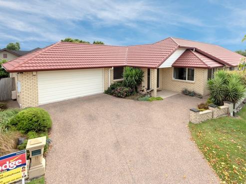 16 Stratford Place, Huntington