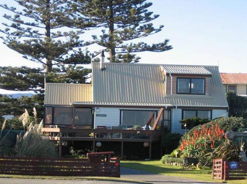 90 Marine Parade, Otaki Beach