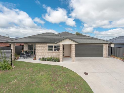 13 Peter Way Place, Deanwell