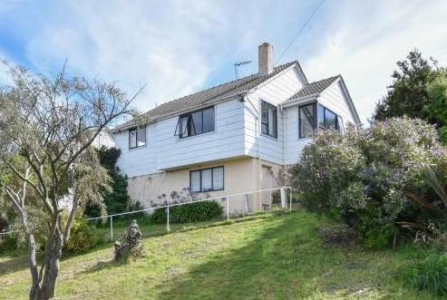 77 Columba Avenue, Calton Hill