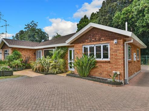 8B Beach Road, Pahurehure