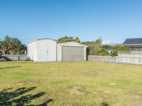 15 Whitmore Grove, Waikanae Beach