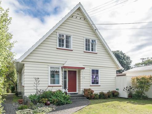 60 Dale Road, Raumati South