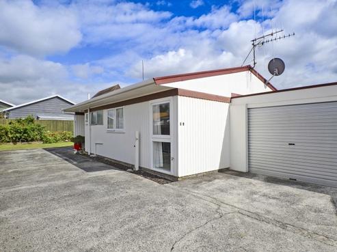 8C Armstrong Avenue, Woodhill