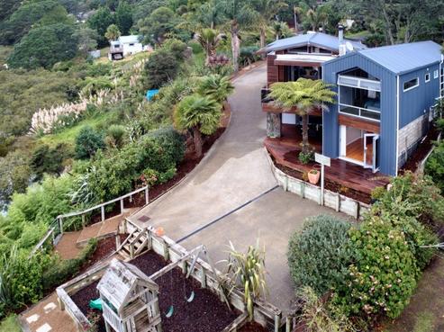 632 Huia Road, Parau