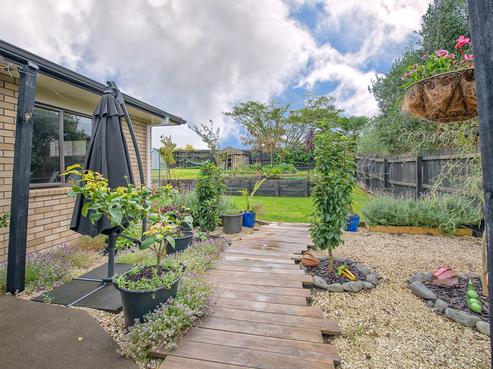 16 Mandalay Place, Waiuku
