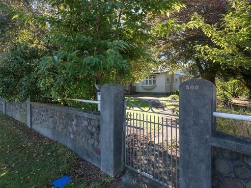 206 High Street, Eltham