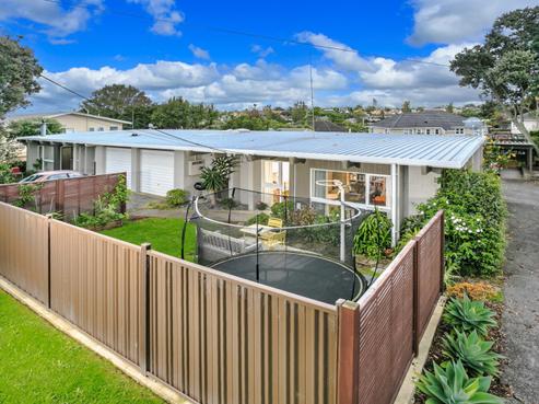 2/1 Corrella Road, Belmont