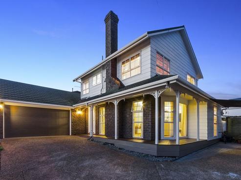 213 East Coast Road, Castor Bay