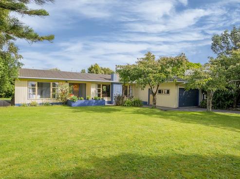 348 Te Moana Road, Waikanae