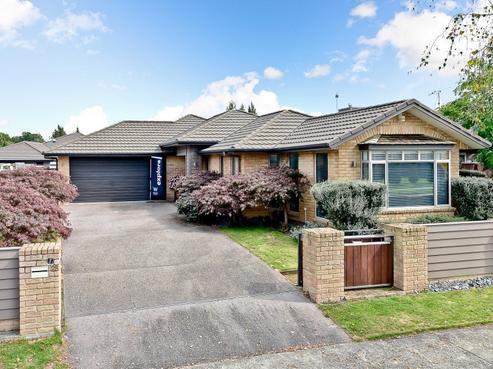 25 Barrington Drive, Huntington