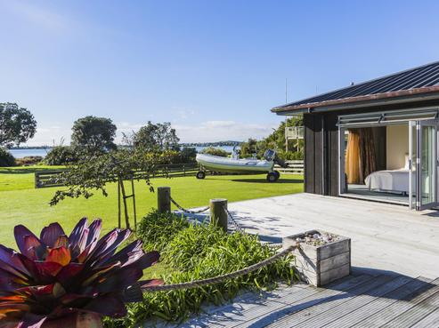 70 Harbour View Road, Point Wells