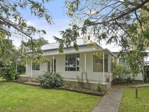 99 Main North Road, Woodend