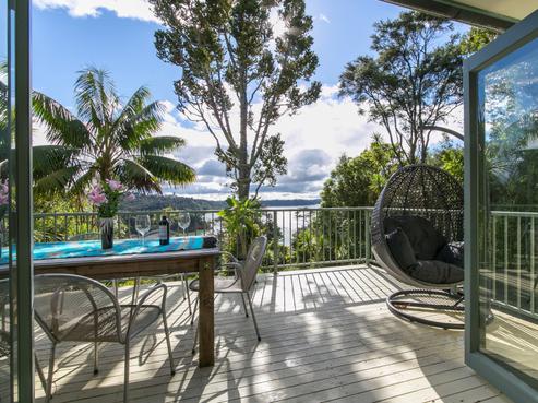 11 Opou Road, Titirangi