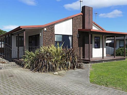 402 Park Road South, Akina