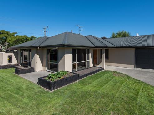 1 Hollybush Drive, Brightwater