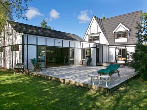 1729 River Road, Broadlands Forest