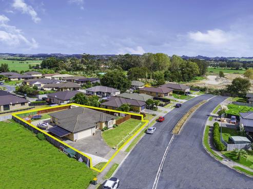 33 Chic Gardens, Parakai