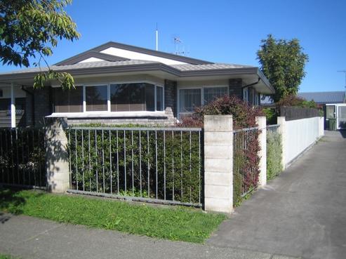 1/7 Konini Crescent, Pirimai