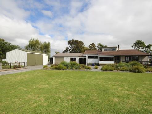 19 Front Miranda Road, Waitakaruru