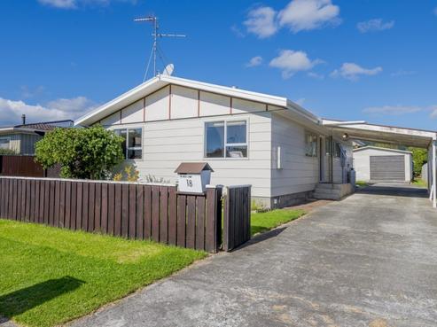 18 Makarini Street, Paraparaumu