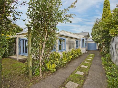 8 Richard Street, Belmont