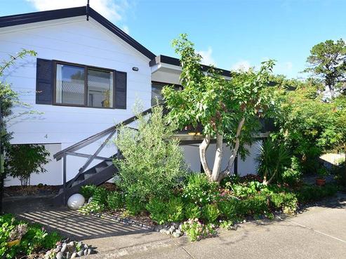 4/532 Whangaparaoa Road, Stanmore Bay
