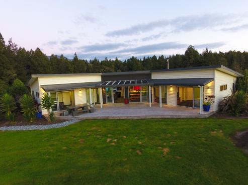 382 Utopia Road, Westport