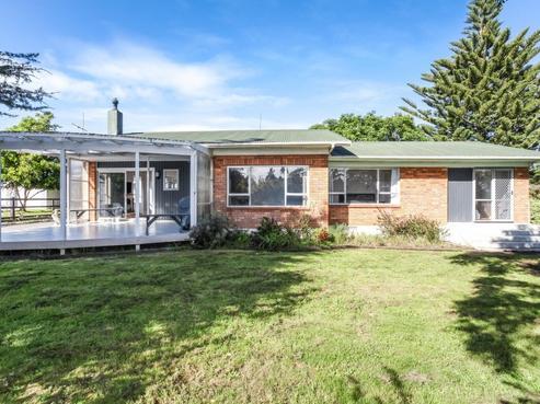 1 Wharf Road, Clarks Beach