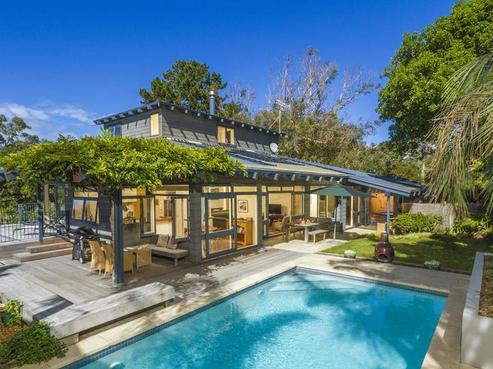 130 Beach Road, Castor Bay