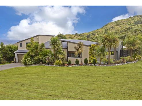 11 Grace Nicholls Grove, Riverstone Terraces