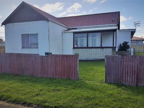 100 Hinau Street, Castlecliff