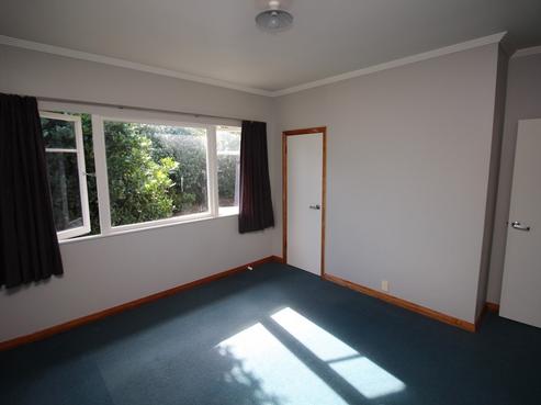 8A Holland Crescent, Bulls