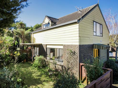 2/58 Hayr Road, Three Kings