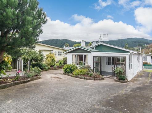 12 Moana Road, Paraparaumu