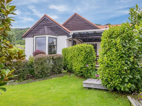 27 Huia Street, Waikanae