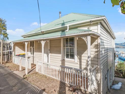 16 Sumner Road, Lyttelton