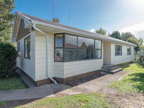 6 Morrison Crescent, Deanwell