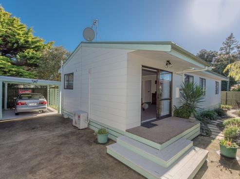 11B Cleveland Street, Bader