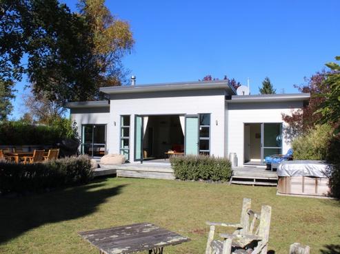 22 Oruatua Avenue, Lake Taupo (East)