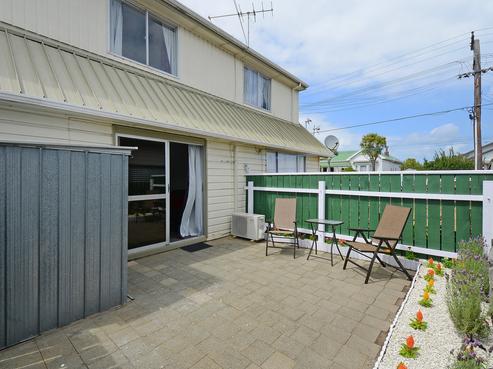 2/17 Udy Street, Petone