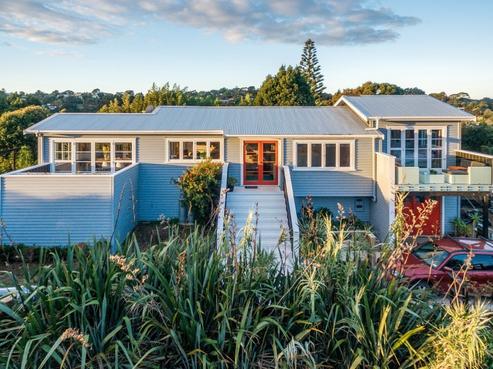 13 Wellington Road, Surfdale